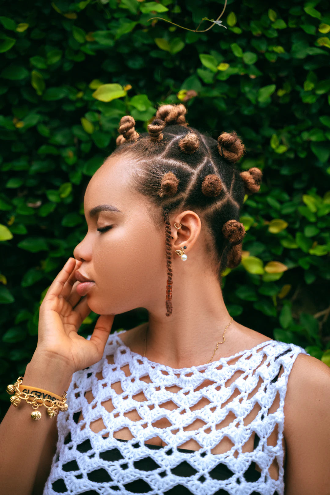 Les coiffures protectrices  avantages et astuces