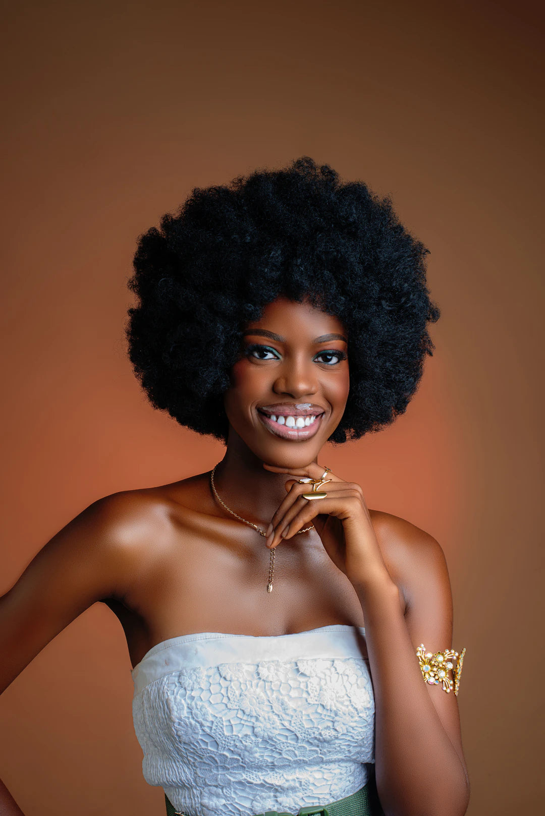 Les Secrets de l'Alimentation pour des Cheveux Afro Éblouissants