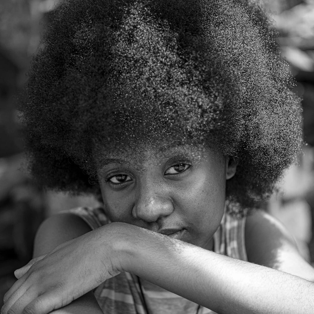 Les types de cheveux afro et leurs traits uniques
