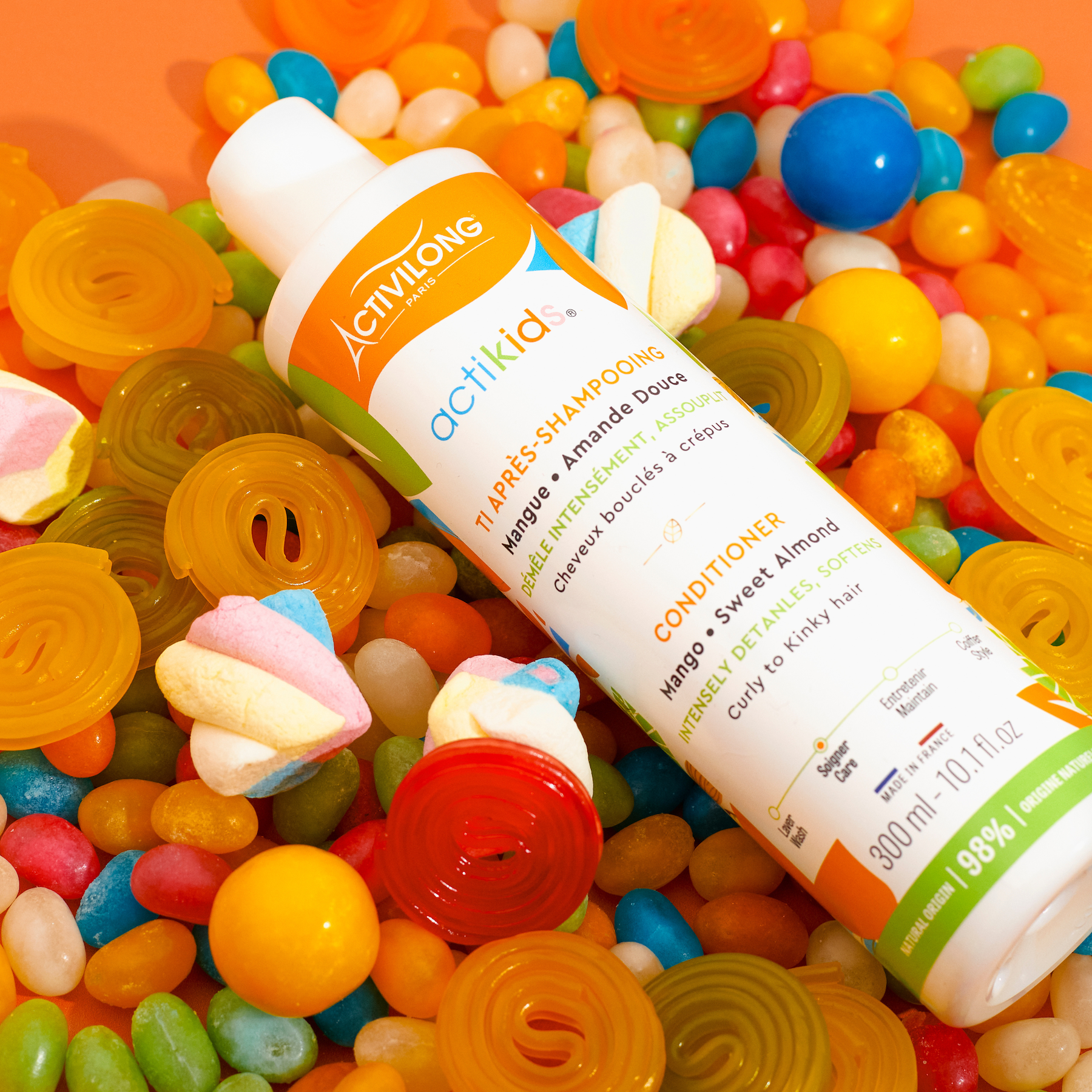 ACTIVILONG ACTIKIDS Conditioner Après-Shampoing 250ml bottle by Afro Beauty Store surrounded by colorful candies