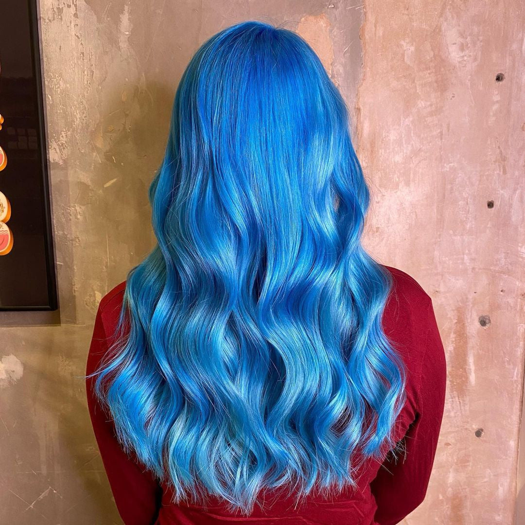 Crazy Color's person with Blue hair by Afro Beauty Store