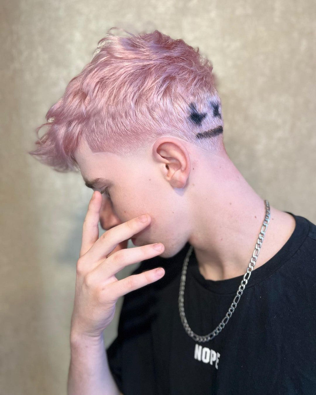 Crazy Color's person with light pink hair by Afro Beauty Store