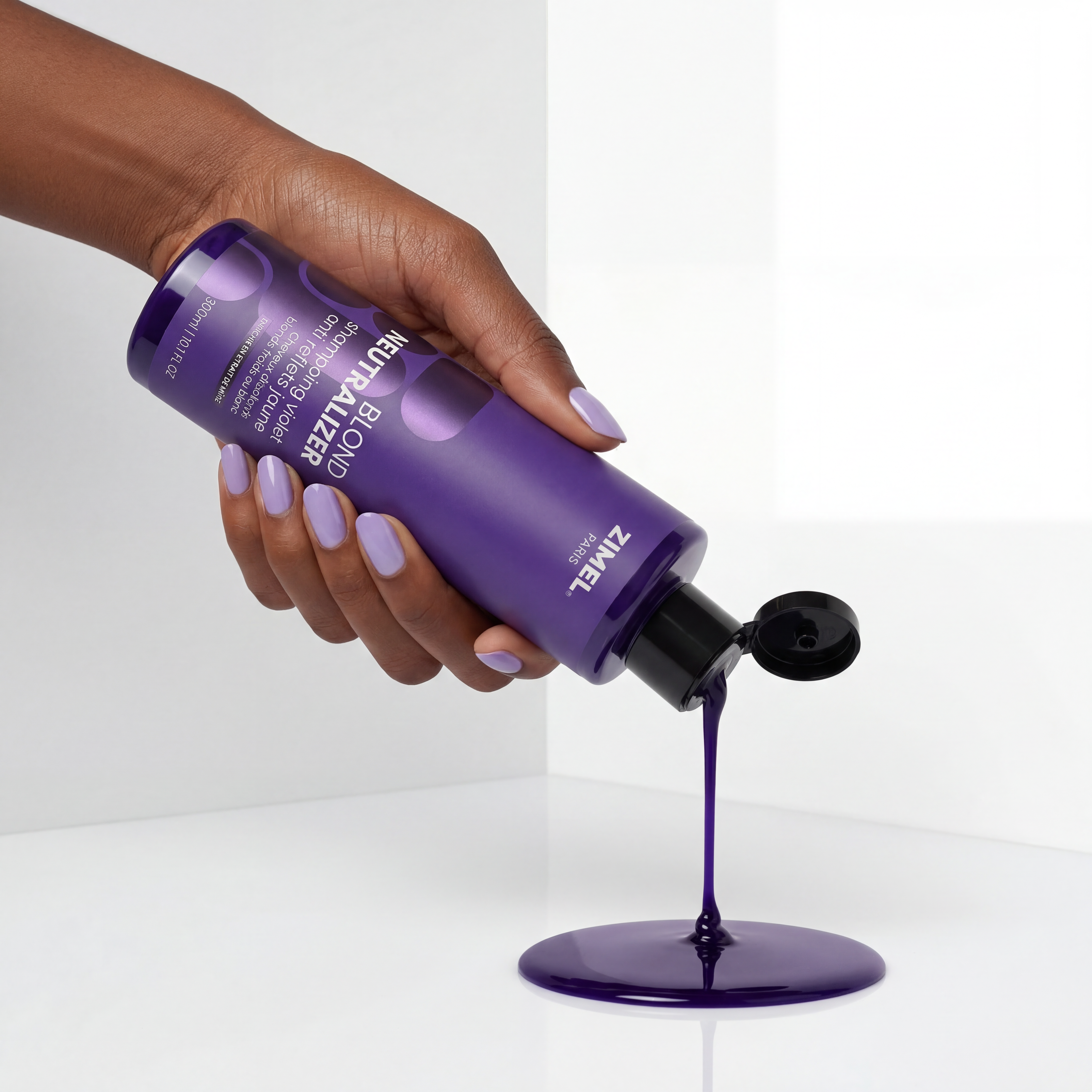 Hand holding a Zimel Paris BLOND NEUTRALIZER Shampoing Violet Anti Reflets Jaune 300ml bottle by Afro Beauty Store, pouring its contents onto a white surface.